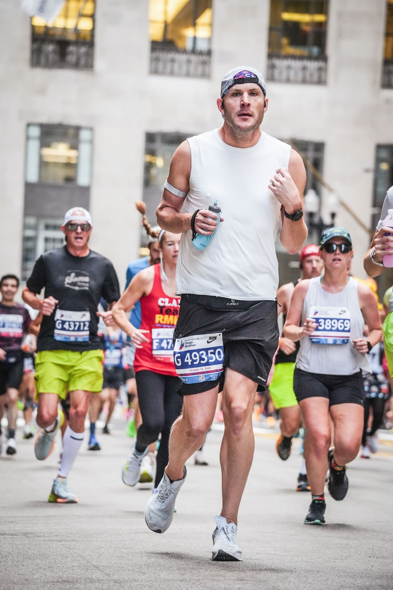 Alex running the 2024 Chicago Marathon in his full race day gear setup, HydraPak, FlipBelt, Patagonia, and Vaporfly 3