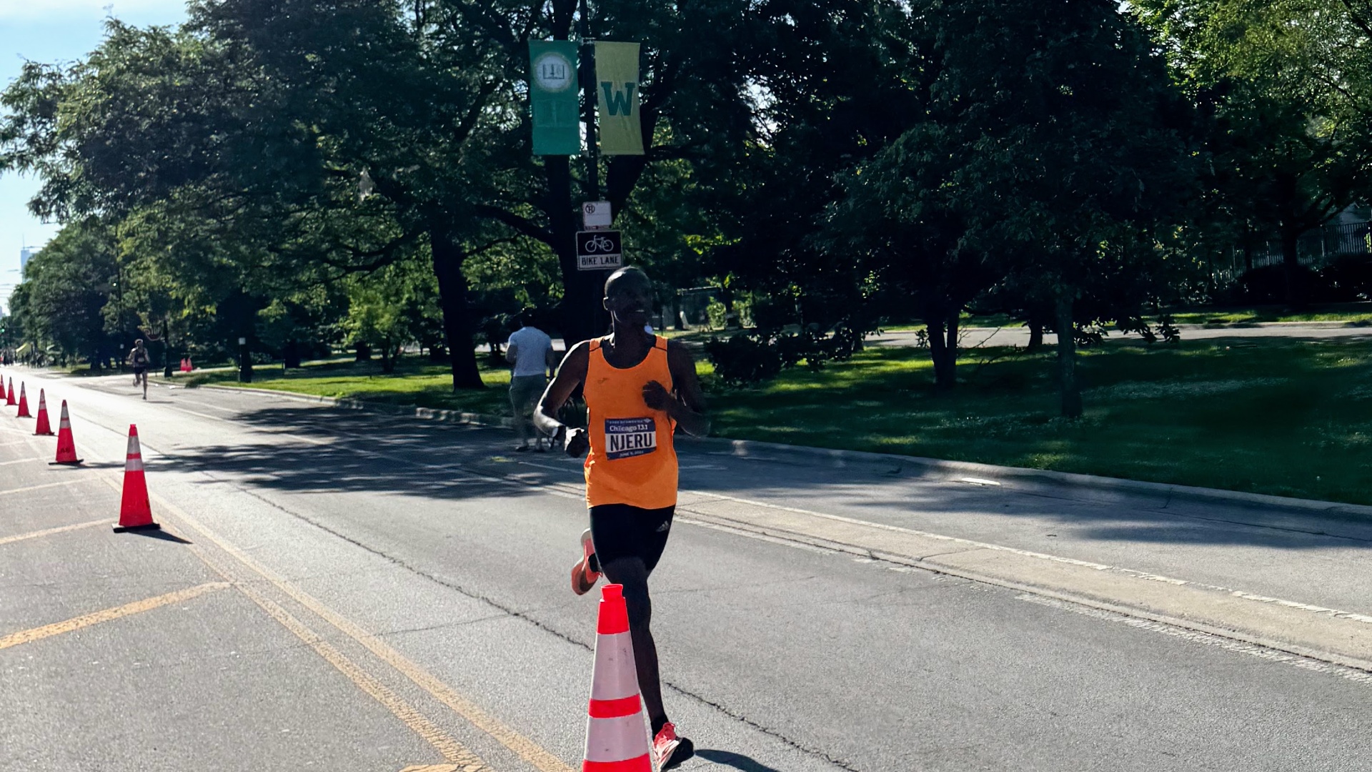 Elite runner on the Chicago 13.1 course through Garfield Park neighborhood