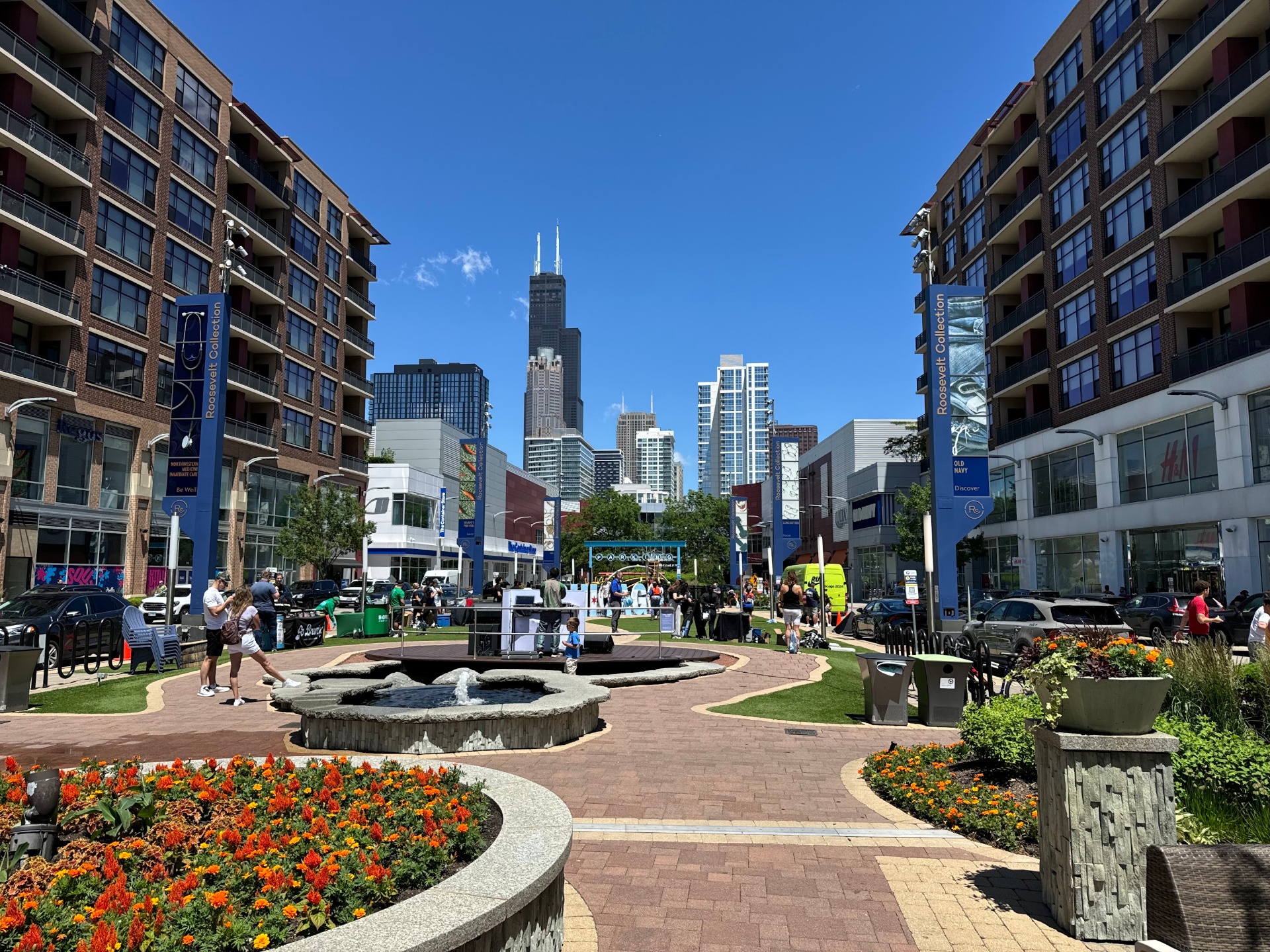 Roosevelt Collection Shops - Chicago 13.1 packet pickup location with Chicago skyline